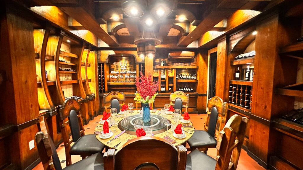 Nhà hàng hầm rượu sông cầu tây ninh