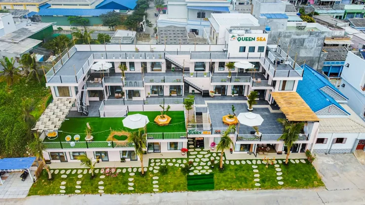 Khuôn viên sảnh biển queen sea resort