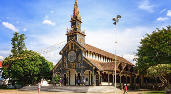 Nhà thờ gỗ kon tum
