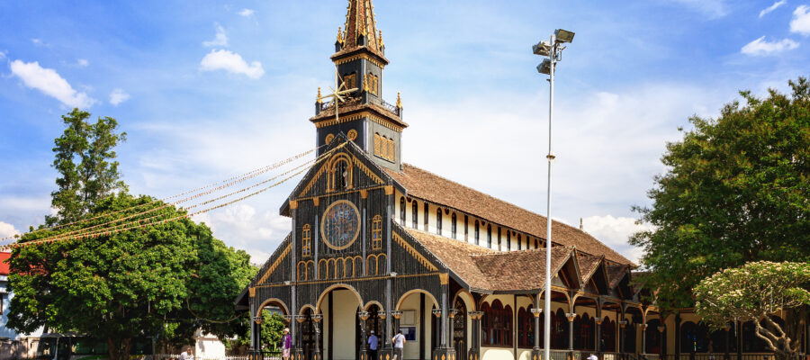 Nhà thờ gỗ kon tum